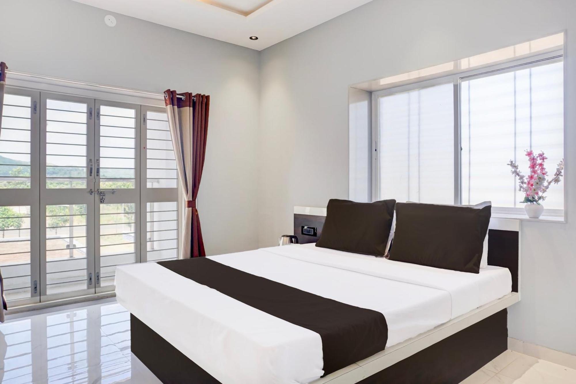 Hotel O Jeevan Restaurant & Lodging Kavathe Εξωτερικό φωτογραφία