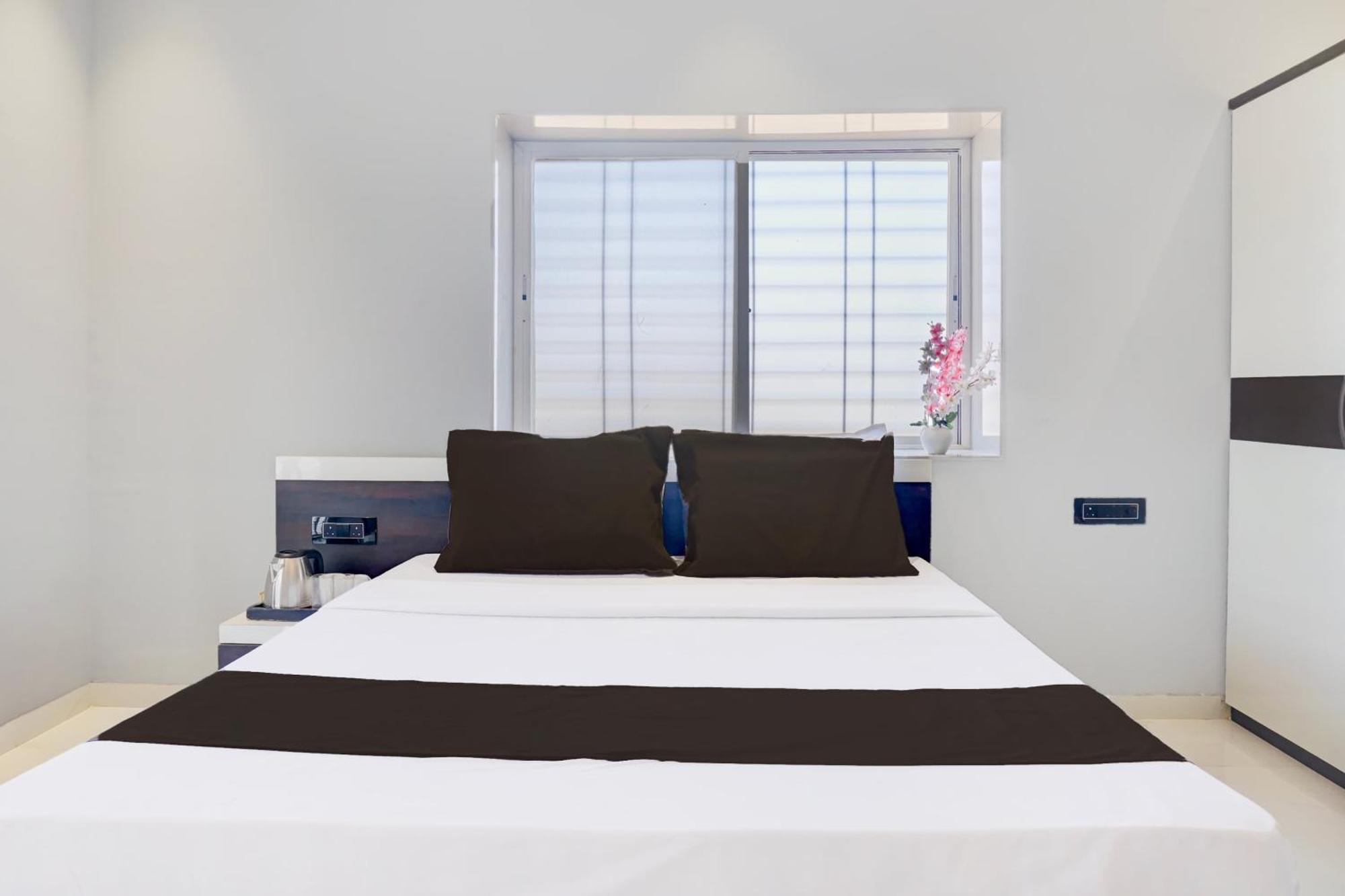 Hotel O Jeevan Restaurant & Lodging Kavathe Εξωτερικό φωτογραφία