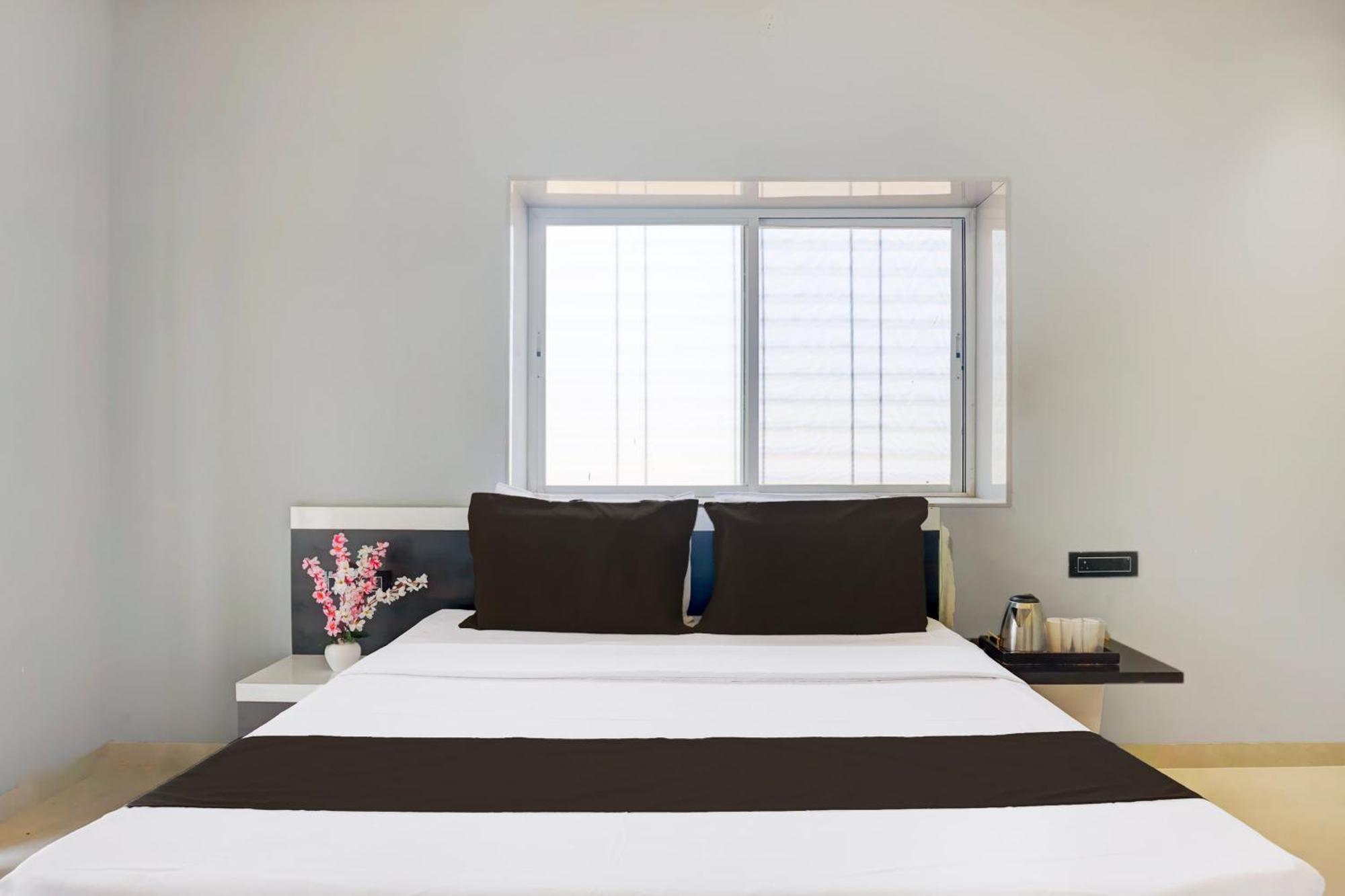 Hotel O Jeevan Restaurant & Lodging Kavathe Εξωτερικό φωτογραφία